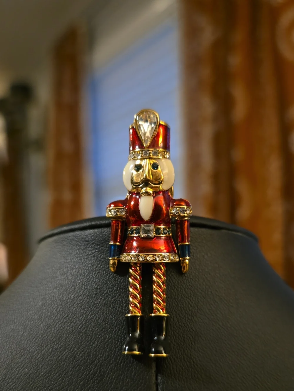 Vintage Avon Articulated Nutcracker Christmas Brooch Pin – Red Enamel & Rhinesto